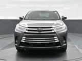 Used 2017 Toyota Highlander XLE image 2
