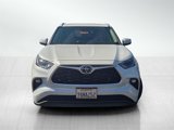 Used 2022 Toyota Highlander XLE image 2