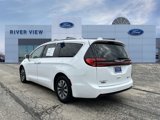 Used 2021 Chrysler Pacifica Touring-L image 4