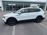 Certified 2022 Volkswagen Tiguan SE w/ Panoramic Sunroof Package image 5
