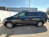 Used 2022 Chrysler Pacifica Touring-L image 2