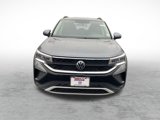 Used 2022 Volkswagen Taos SE image 2