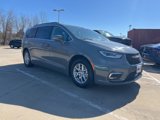 Used 2022 Chrysler Pacifica Touring-L image 5