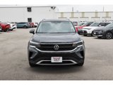 Used 2022 Volkswagen Taos SE w/ Panoramic Sunroof Package image 2