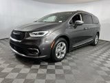 Used 2021 Chrysler Pacifica Limited w/ Uconnect Theater Family Group image 3