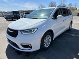 Used 2022 Chrysler Pacifica Touring-L image 2