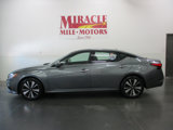 Used 2020 Nissan Altima 2.5 SV image 2