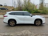 Used 2023 Toyota Highlander Bronze Edition image 4
