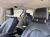 Used 2023 Chrysler Pacifica Touring-L image 4