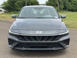 Used 2024 Hyundai Elantra SE image 2