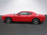 Used 2019 Dodge Challenger SXT image 4