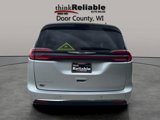 Used 2023 Chrysler Pacifica Touring-L image 5