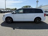 Used 2017 Dodge Grand Caravan SE image 6