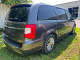 Used 2015 Chrysler Town & Country Touring-L w/ Driver Convenience Group image 4
