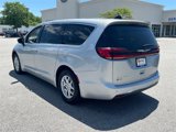 Used 2023 Chrysler Pacifica Touring-L image 5
