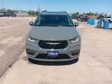 Used 2023 Chrysler Pacifica Limited image 2