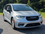 Used 2024 Chrysler Pacifica Touring-L image 2