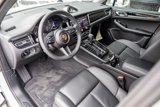Certified 2024 Porsche Macan image 4
