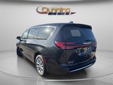 Used 2023 Chrysler Pacifica Touring-L image 2