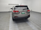 Used 2017 Kia Sorento L image 6
