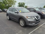 Used 2019 Nissan Rogue SV image 2