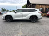 Used 2023 Toyota Highlander LE image 2