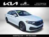 Used 2023 Volkswagen Jetta SE image 2