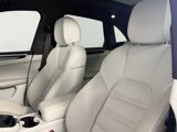 Certified 2022 Porsche Macan image 5