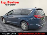 New 2025 Chrysler Pacifica Select image 3