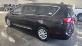 Used 2018 Chrysler Pacifica Touring-L image 6