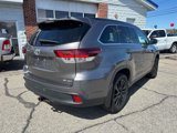 Used 2019 Toyota Highlander SE image 3