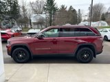Used 2024 Jeep Grand Cherokee Laredo image 2