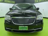Used 2014 Chrysler Town & Country Touring image 3
