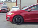 Used 2019 Ford Fusion SE image 2