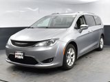 Used 2020 Chrysler Pacifica Limited image 3