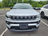 Used 2024 Jeep Compass Latitude image 2
