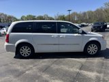 Used 2014 Chrysler Town & Country Touring image 2
