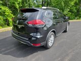 Used 2017 Nissan Rogue SV image 3