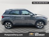 Used 2024 Hyundai Venue SEL image 2