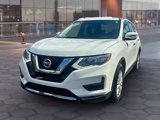 Used 2017 Nissan Rogue SV image 2