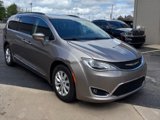 Used 2017 Chrysler Pacifica Touring-L image 2