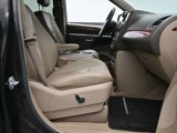 Used 2015 Chrysler Town & Country Touring-L w/ Driver Convenience Group image 6