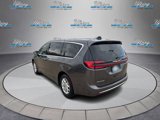 Used 2023 Chrysler Pacifica Touring-L image 5