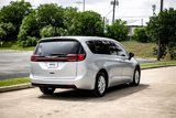 Used 2023 Chrysler Pacifica Touring-L image 5
