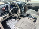Used 2017 Chrysler Pacifica Limited w/ UConnect Theater Package image 5