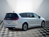 Used 2023 Chrysler Pacifica Touring-L image 4