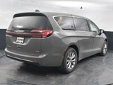 New 2025 Chrysler Pacifica Select image 3
