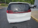 Used 2023 Chrysler Pacifica Touring-L image 5
