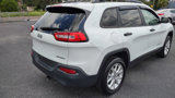 Used 2017 Jeep Cherokee Sport image 4