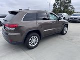 Used 2021 Jeep Grand Cherokee Laredo image 3